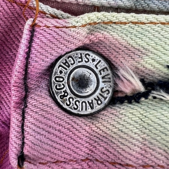 Levi’s Tie Dye Cut Off Button Fly Jean Shorts Size 24 Women’s - Picture 6 of 6